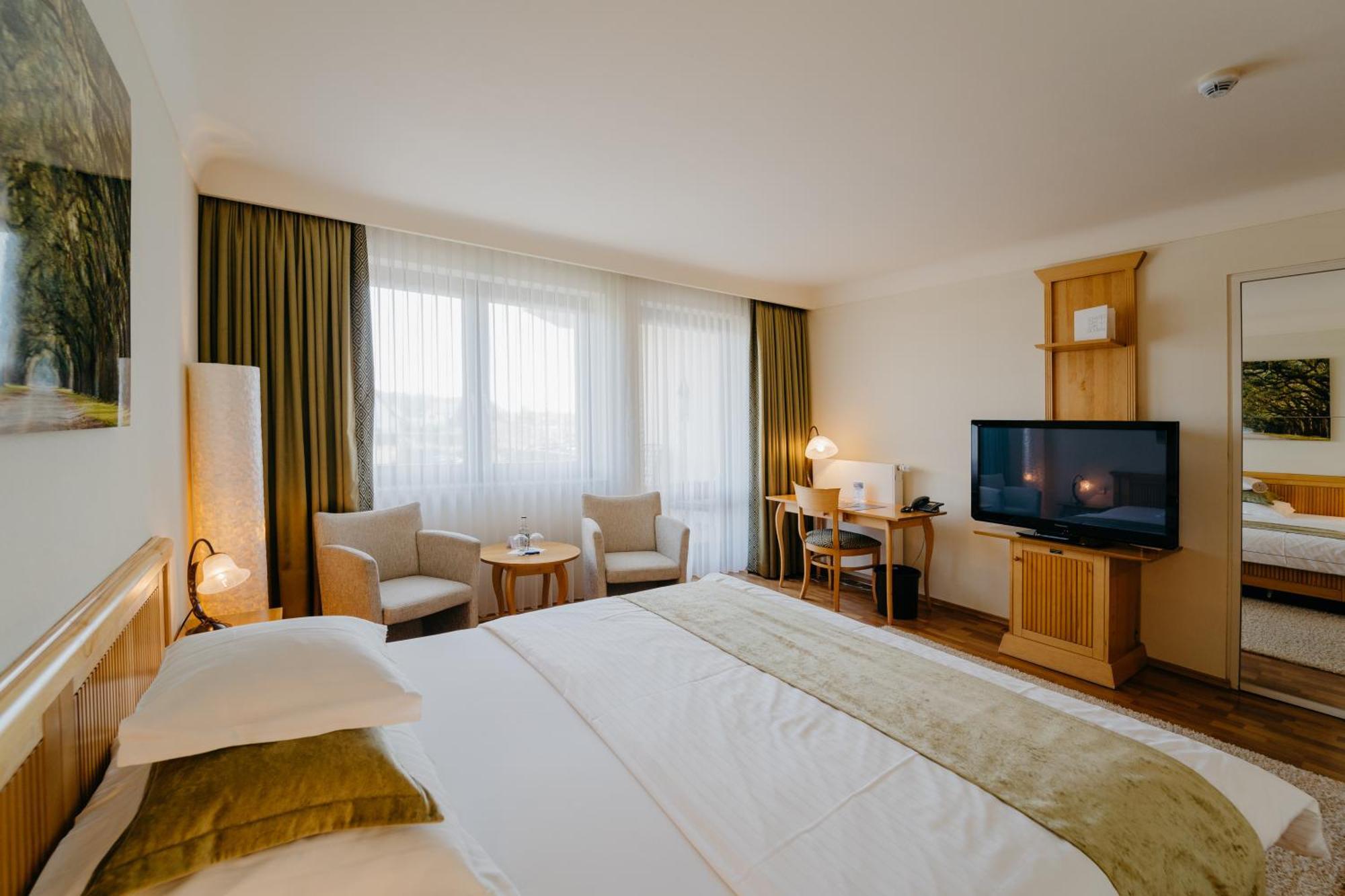 Hotel Waldkrug Дельбрюк Экстерьер фото