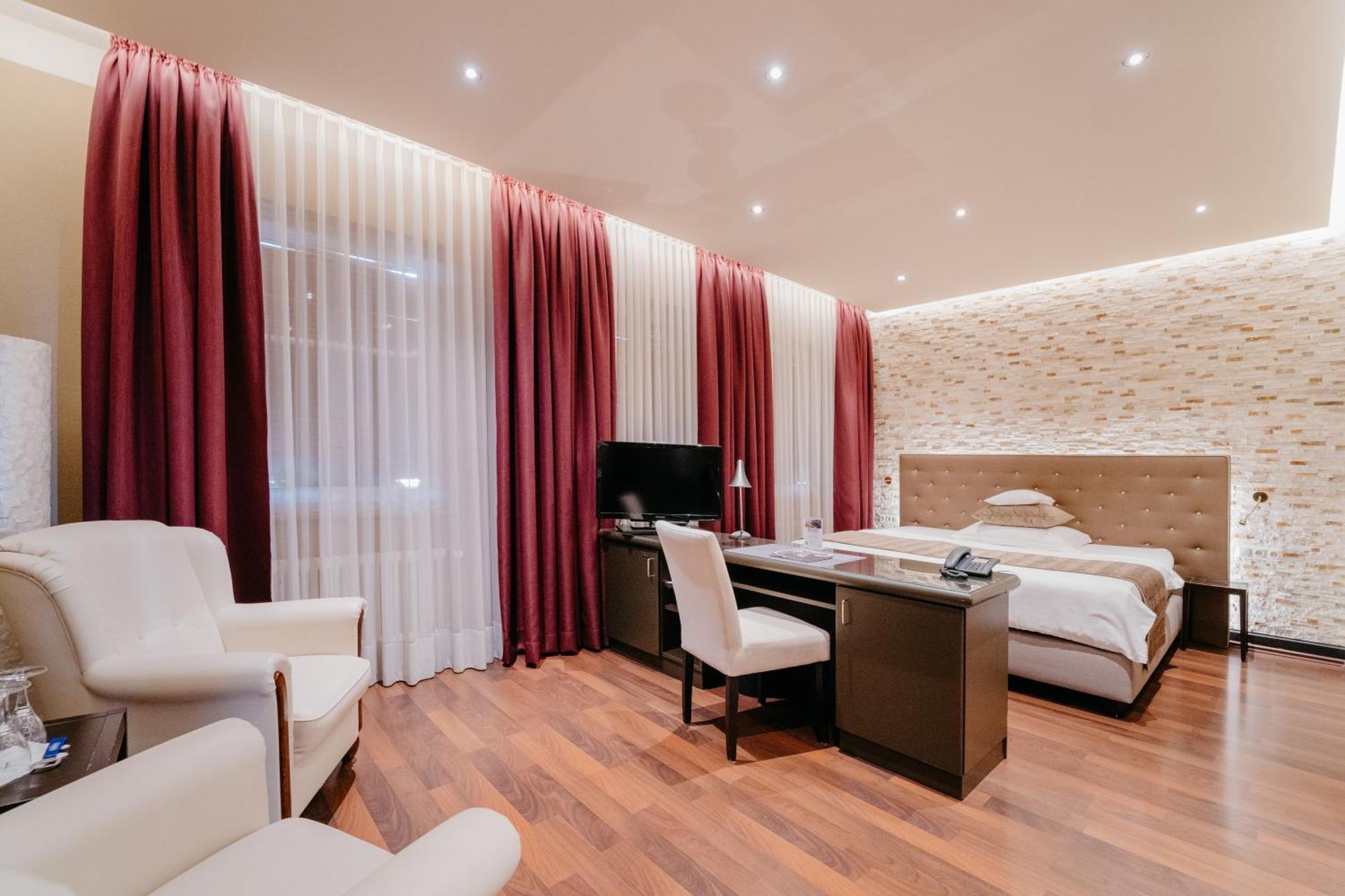 Hotel Waldkrug Дельбрюк Экстерьер фото