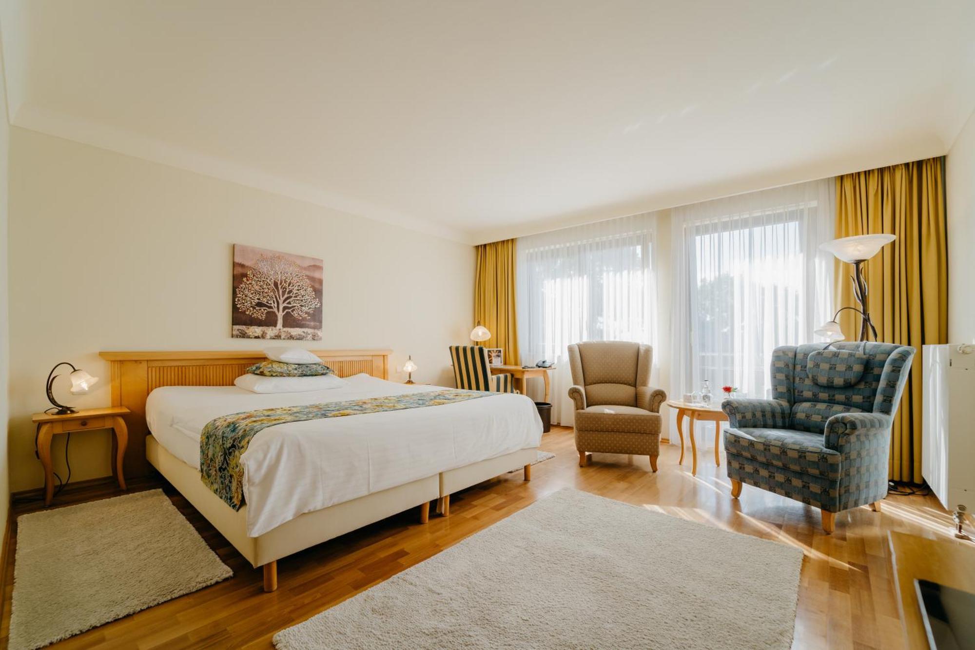Hotel Waldkrug Дельбрюк Экстерьер фото