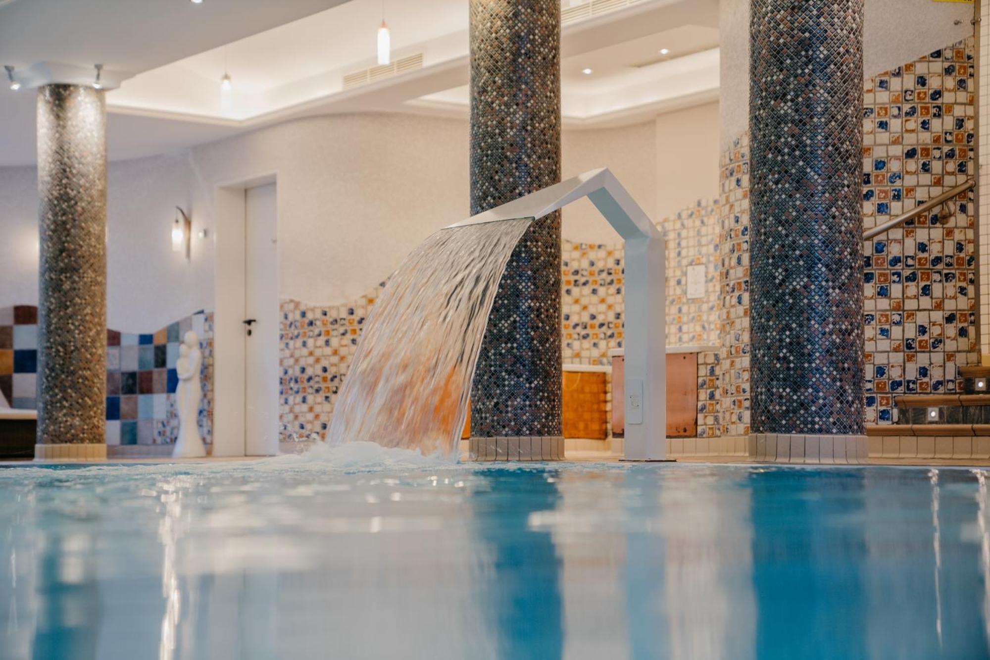 Hotel Waldkrug Дельбрюк Экстерьер фото